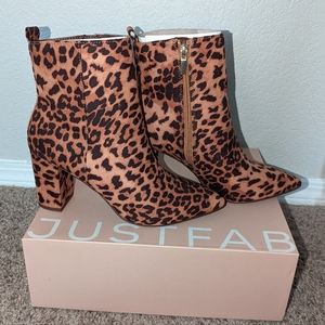 NWT Size 9 Leopard print Heeled Ankle Boots